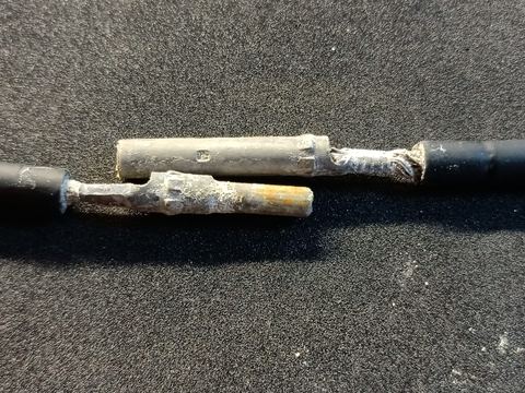 Oxidace kontaktů konektoru MC4 způsobující přechodový odpor