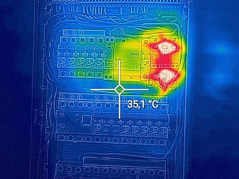 Termosnímek: přechodový odpor SSR relé v rozvodnici