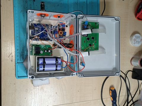 Prototyp řídící jednotky pojízdného terče
